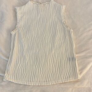 Chic Textured White Sleeveless Blouse